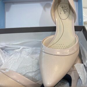 Lifestride flex womens nude heels
Very comfy
Worn once